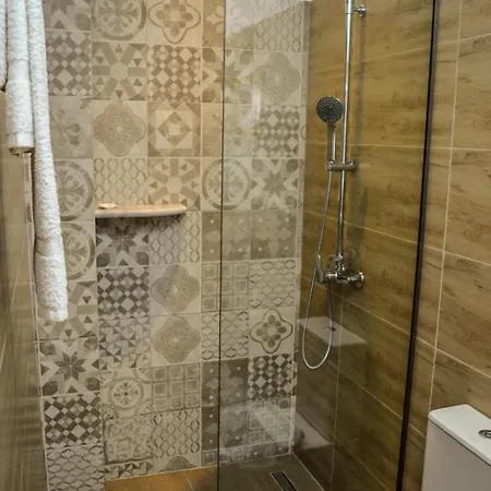 Golden Mile Studio-apartment Ípszosz