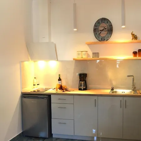 Golden Mile Studio-apartment * Ypsos